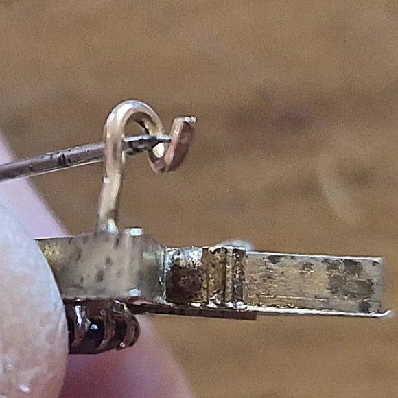 Antique Star Brooch With Purple Rhinestone - Picture 4 of 4